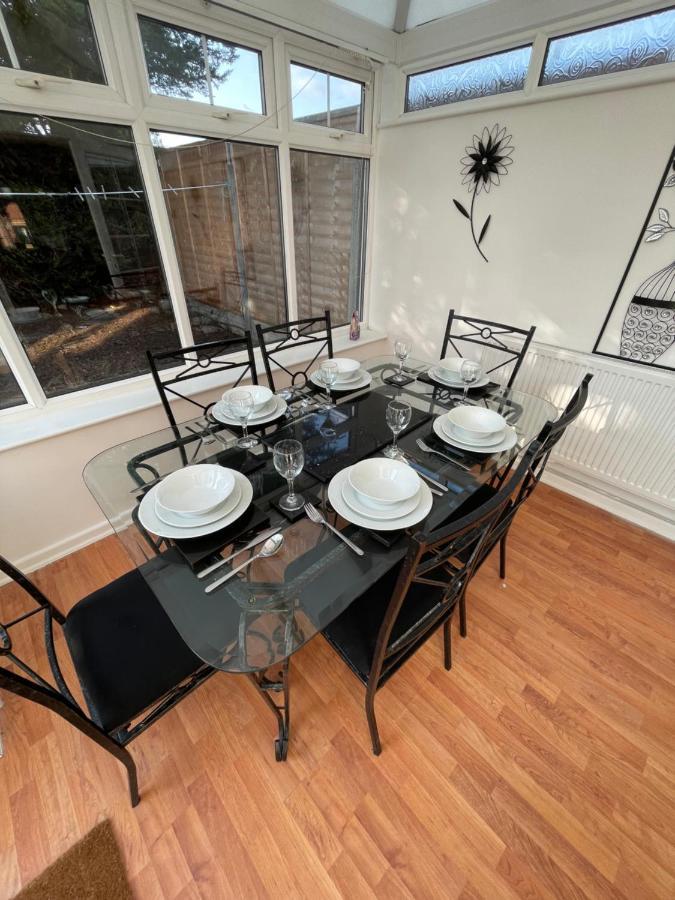 Alder House - A modern vibrant 4 bedroom house Marston Green Buitenkant foto
