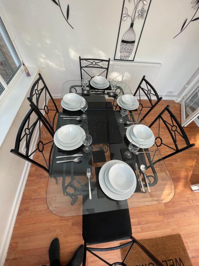 Alder House - A modern vibrant 4 bedroom house Marston Green Buitenkant foto